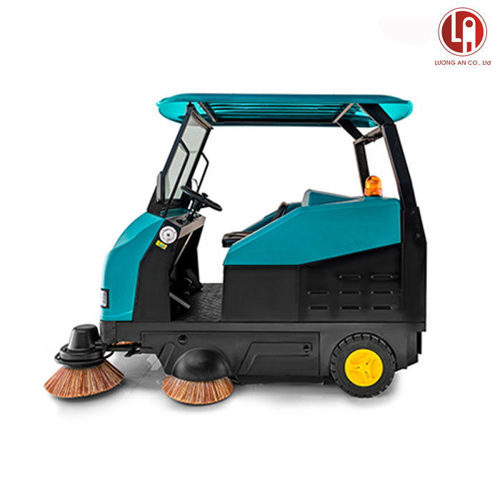 Xe quét rác công nghiệp ngồi lái Kumisai KMS 77